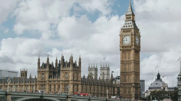 UK Plans Bank Mandate Covering Stablecoins