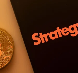 Saylor Calls Bitcoin “Digital Energy” as Strategy’s Treasury Clears $1.5 Billion Gain