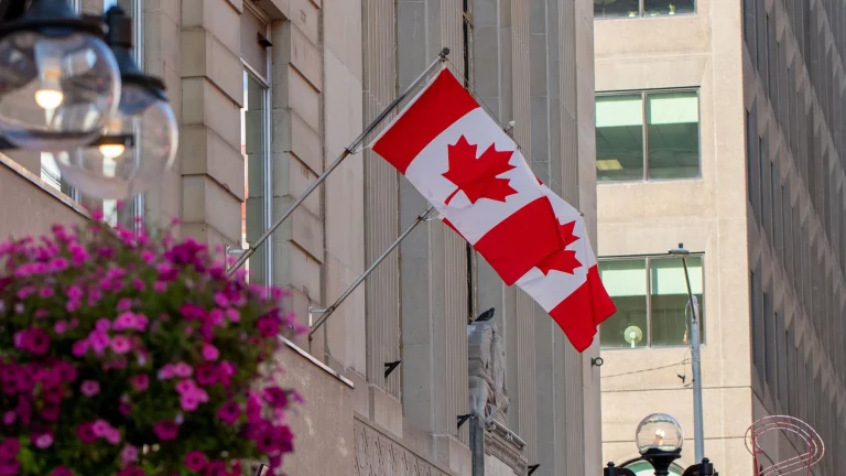Coinbase Opens 23 Crypto Futures Markets to Canadian Institutional Investors