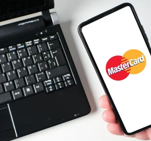 SoFi Moves $25B Card Program to Stablecoin