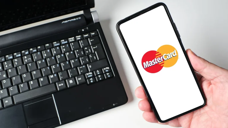 SoFi Moves $25B Card Program to Stablecoin