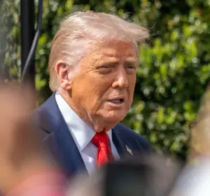 Warren, Blumenthal Push SEC to Investigate Trump’s Memecoin Losses